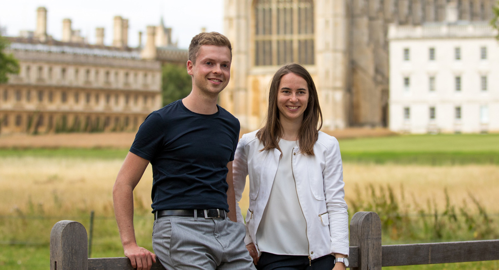 In England und dann der ganzen Welt: Nicola und Cornelius helfen Kindern mit Migräne